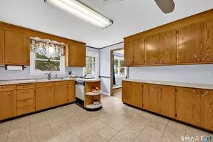 22 Westwood Dr, Wethersfield, CT 06109 - Photo 9