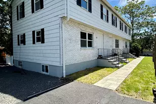 10 Elmwood St, Stamford, CT 06902 - Photo 27