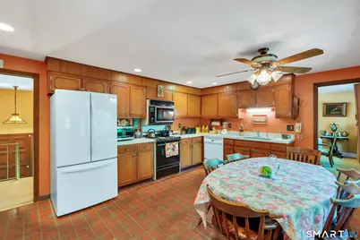 122 Fresh Meadow Drive, Trumbull, CT 06611 - Photo 5