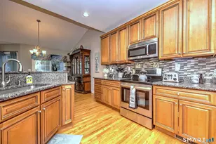 61 Pondview Cir, Beacon Falls, CT 06403 - Photo 5