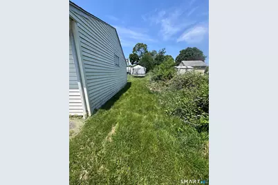 74 Leonard Drive, Bridgeport, CT 06606 - Photo 9