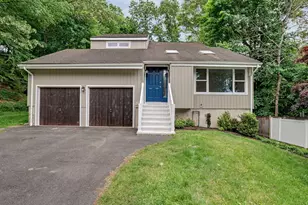 35 Crystal Ln, Fairfield, CT 06824 - Photo 1