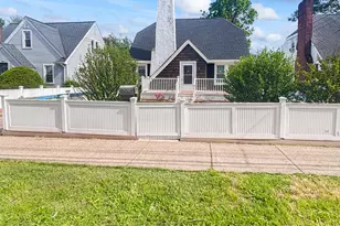204 Brown St, West Haven, CT 06516 - Photo 1