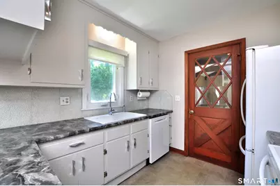 304 Rood Avenue, Windsor, CT 06095 - Photo 9