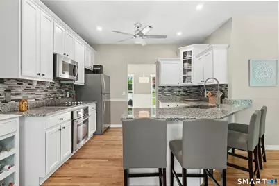 35 Pheasant Lane, Hamden, CT 06518 - Photo 9