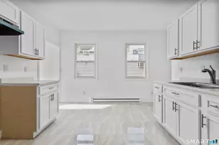 16 Vermont St, Waterbury, CT 06704 - Photo 23