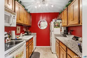 136 Kane St, West Hartford, CT 06119 - Photo 11