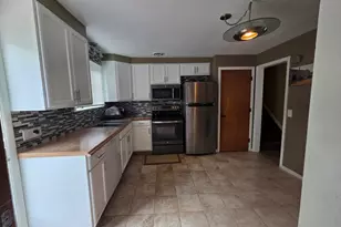 83 Sunnybrook Bend, Waterbury, CT 06708 - Photo 5