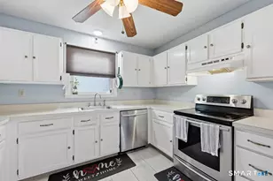 153 Maple St, Manchester, CT 06040 - Photo 3