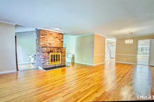 136 Tunxis Village, Farmington, CT 06032 - Photo 3