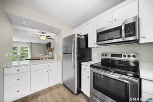102 Oak Ridge Dr, Windsor Locks, CT 06096 - Photo 5
