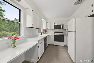 21 Highland Rd, Stamford, CT 06902 - Photo 7