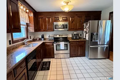 24 Middle Road, Enfield, CT 06082 - Photo 9