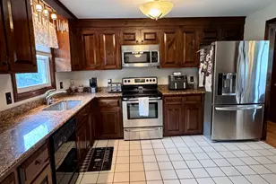 24 Middle Rd, Enfield, CT 06082 - Photo 9