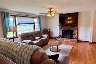 24 Middle Rd, Enfield, CT 06082 - Photo 5