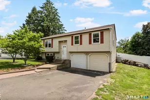 11 Costanzo Ct, Hamden, CT 06518 - Photo 1