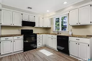 8 Woodchuck Ct, Norwalk, CT 06854 - Photo 3