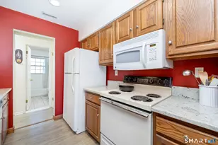 17 Newberry Ln, Glastonbury, CT 06033 - Photo 11