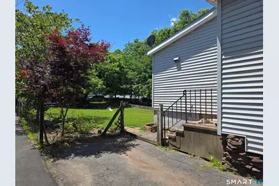 28 Pine Street, Meriden, CT 06451 - Photo 3