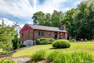 66 Isaiah Smith Ln, Morris, CT 06763 - Photo 3