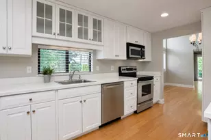 7 Old Mill Ct, Simsbury, CT 06070 - Photo 3