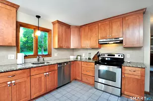 19 Hampden Pl, Windsor, CT 06095 - Photo 7