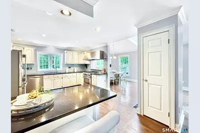 17 Danforth Drive, New Canaan, CT 06840 - Photo 7