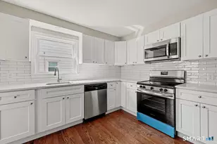 210 Stratfield Pl, Bridgeport, CT 06606 - Photo 15