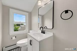 210 Stratfield Pl, Bridgeport, CT 06606 - Photo 23