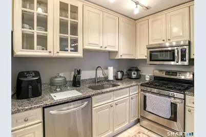 1 Glenrock #1, Norwalk, CT 06850 - Photo 3