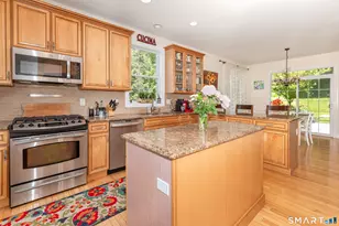 9 Washington Cir, Southbury, CT 06488 - Photo 5