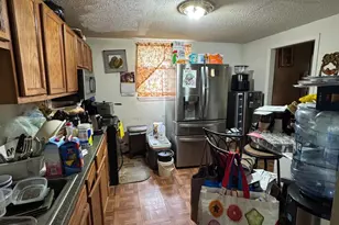 82 Bushnell St, Hartford, CT 06114 - Photo 9