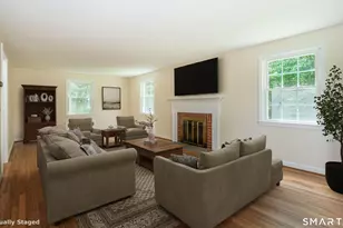 6 Stratton Ln, Simsbury, CT 06092 - Photo 3