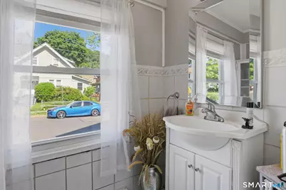 35 Faucett Street, Stamford, CT 06906 - Photo 9