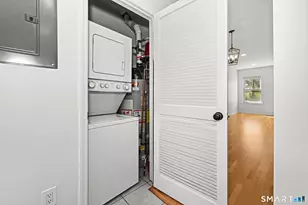 23 Dolsen Pl, Stamford, CT 06901 - Photo 9