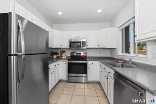 23 Dolsen Pl, Stamford, CT 06901 - Photo 7