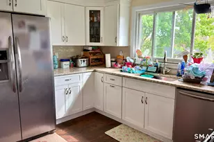 12 Rainbow Rd, Norwalk, CT 06851 - Photo 7