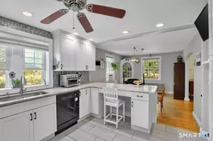 17 Trumbull Pl, North Haven, CT 06473 - Photo 9