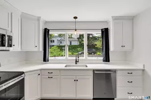 8 Cove View Dr, Waterford, CT 06375 - Photo 23