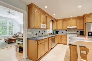 35 Wood's Edge Ct, Berlin, CT 06037 - Photo 15