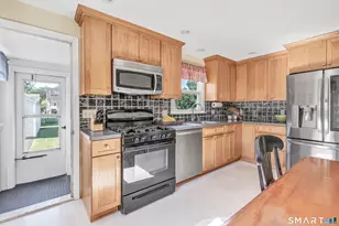 15 Evelyn St, Trumbull, CT 06611 - Photo 17