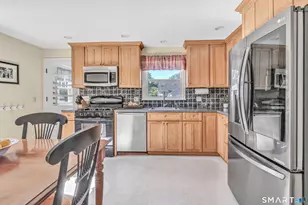 15 Evelyn St, Trumbull, CT 06611 - Photo 13