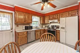 30 Squire Ct, Milford, CT 06460 - Photo 15