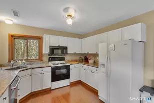 17 Eileen Ln, Enfield, CT 06082 - Photo 9