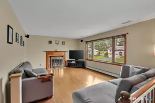 17 Eileen Ln, Enfield, CT 06082 - Photo 5