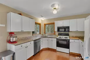17 Eileen Ln, Enfield, CT 06082 - Photo 7