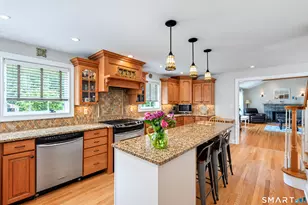 10 Westwood Rd, Trumbull, CT 06611 - Photo 11