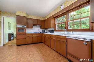 101 E Cross Rd, Stamford, CT 06907 - Photo 17