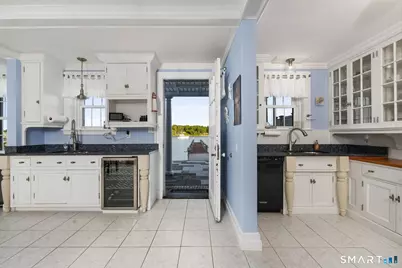 30 Essex Street, Groton, CT 06355 - Photo 15
