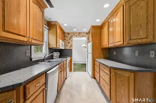 29 Collier Cir, Hamden, CT 06518 - Photo 7